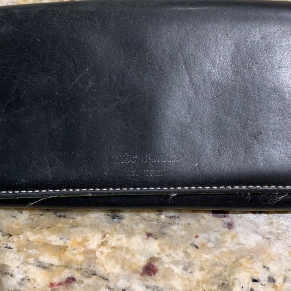 Kate spade black leather wallet with green interior 1 zip pouch 3 pockets - Picture 3 of 13